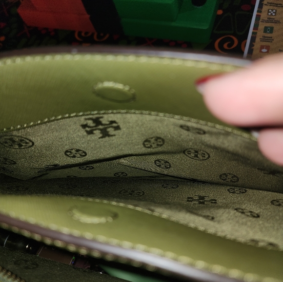 Large Tory Burch Saffiano Tote Bag (Olive) - Picture 4 of 9